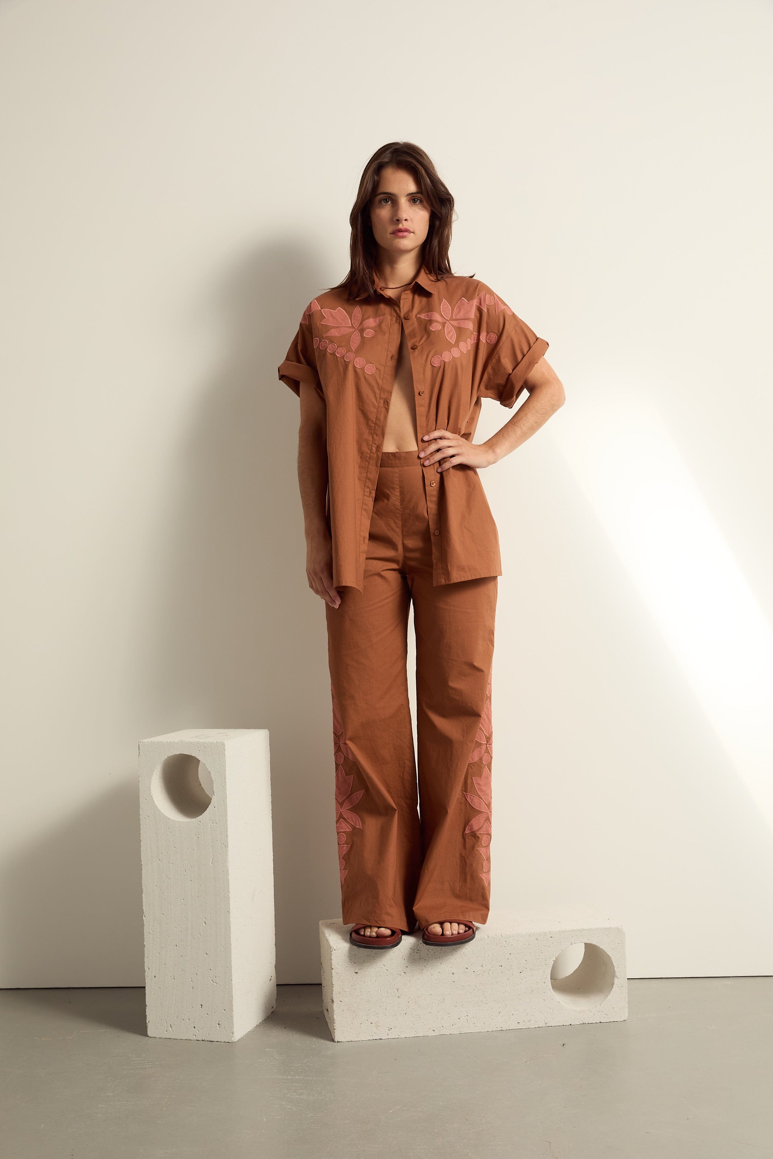 PANTALON ERIKA FLORAL - HAVANE BROWN