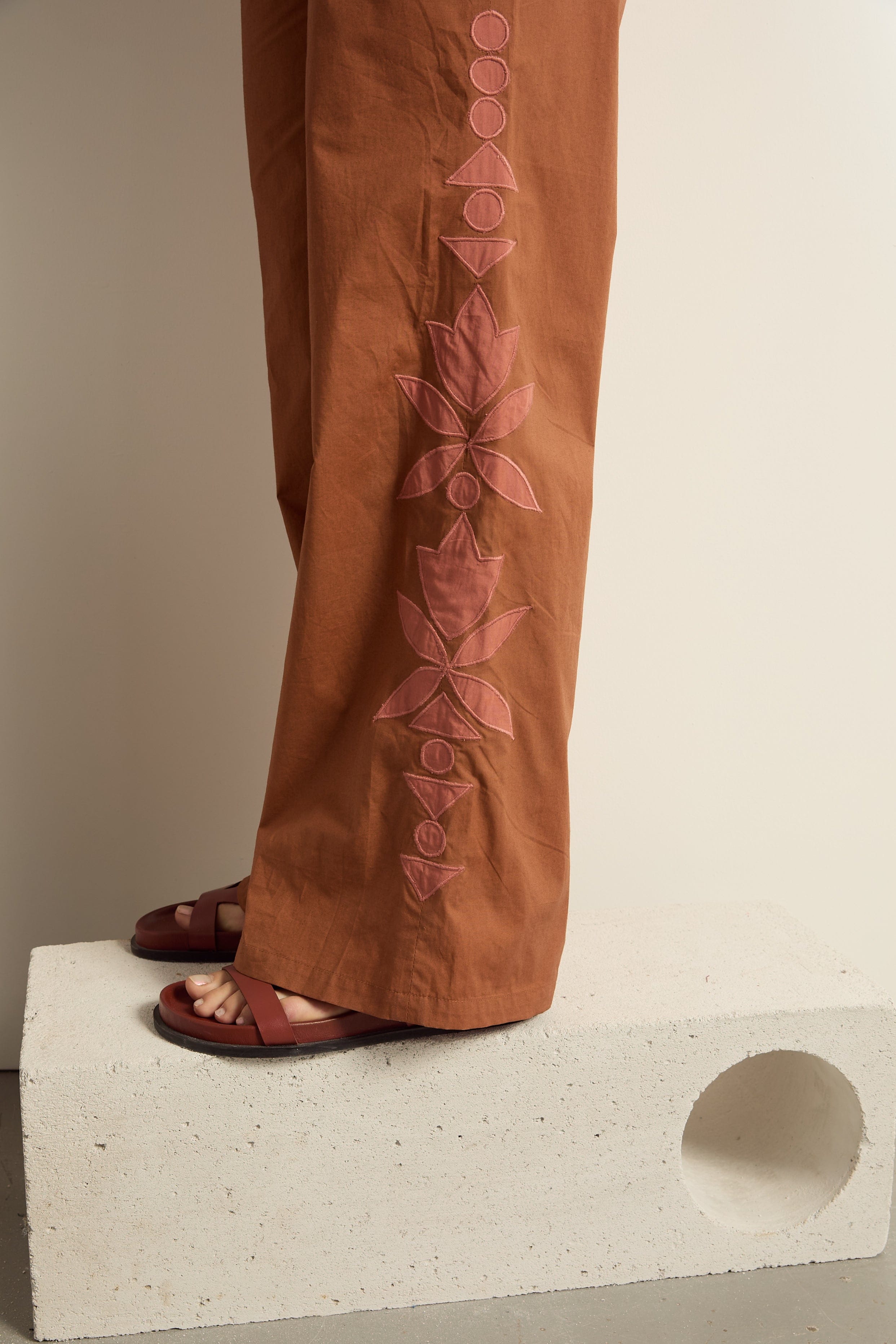 PANTALON ERIKA FLORAL - HAVANE BROWN