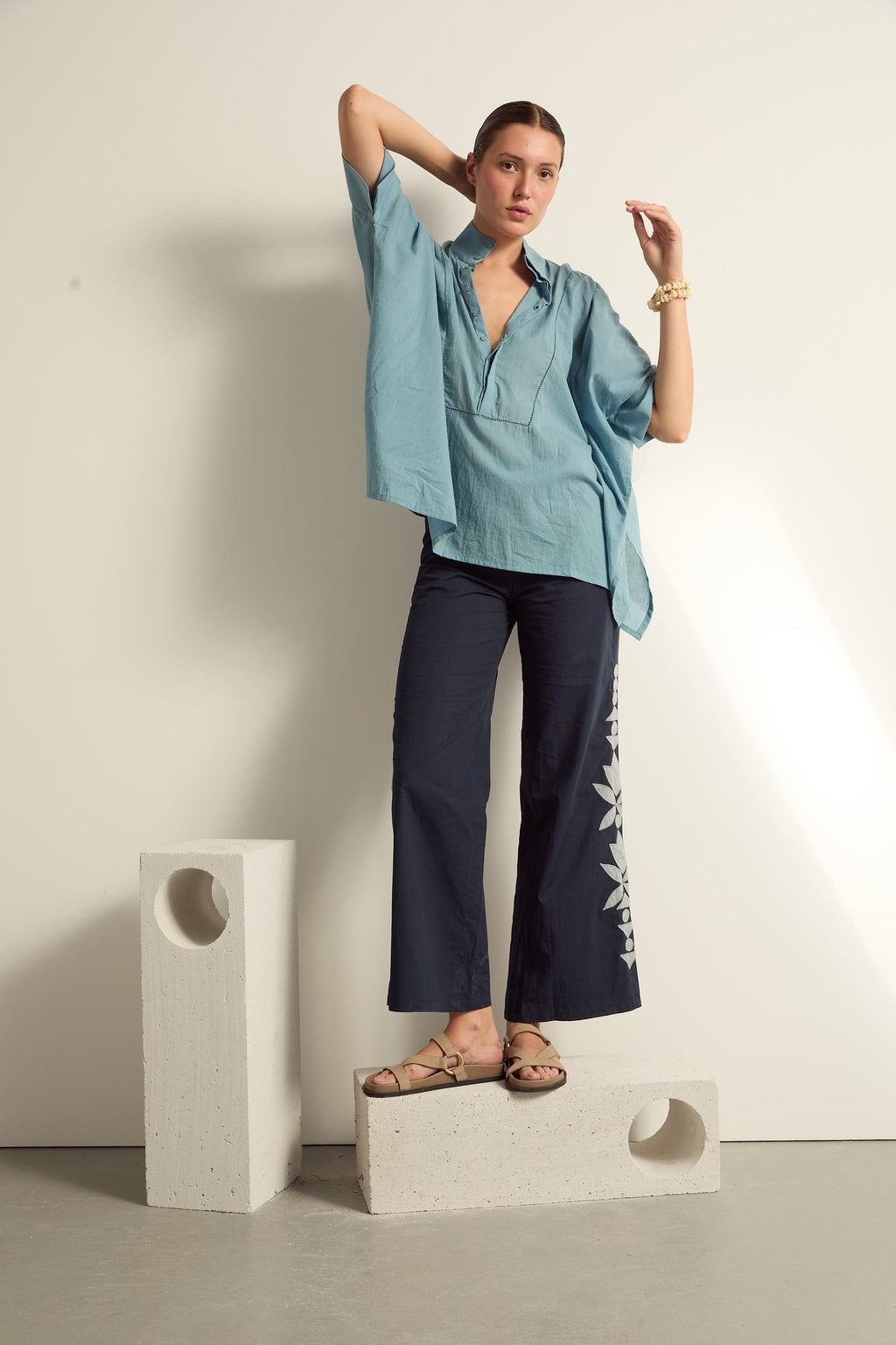 PANTALON ERIKA FLORAL - DELHI BLUE